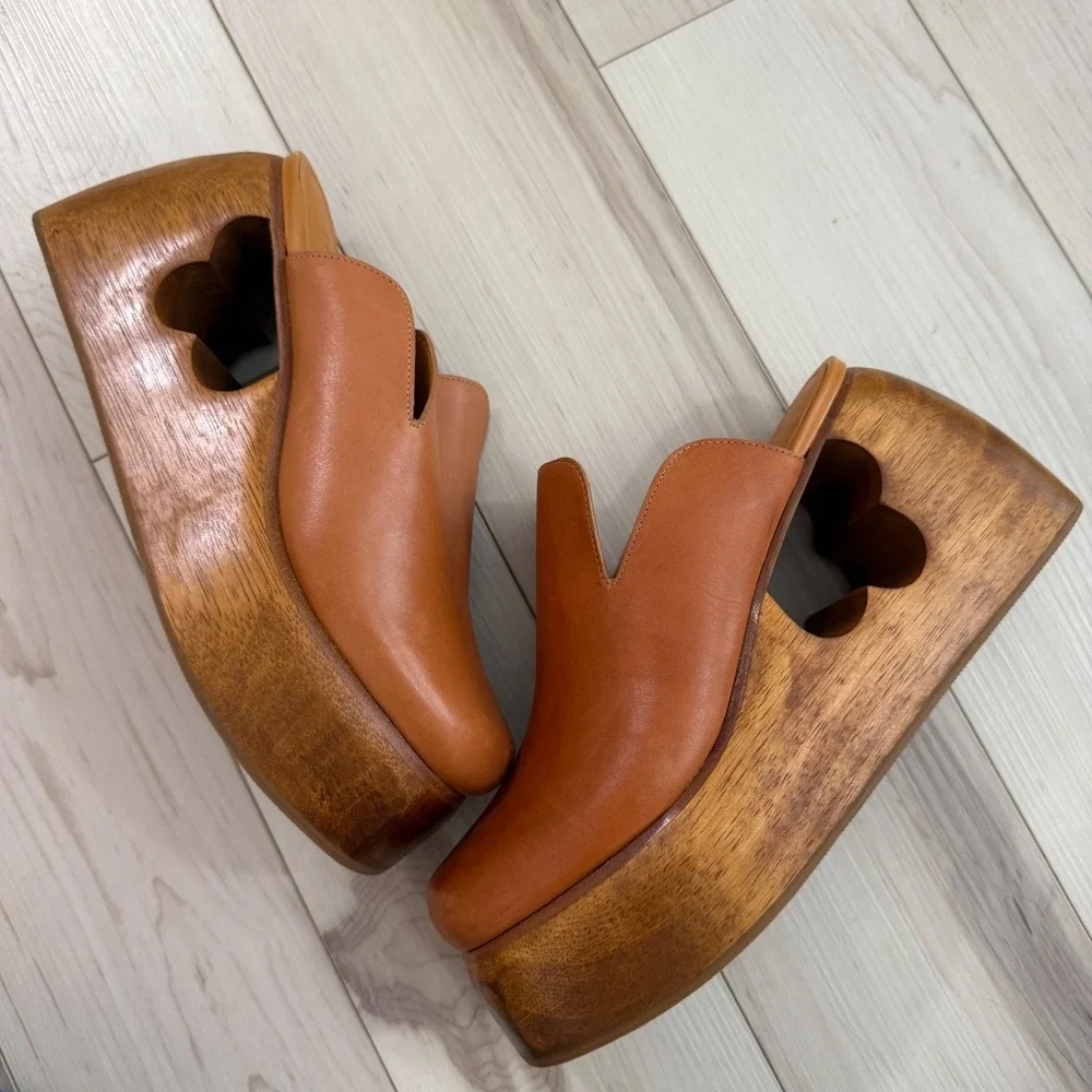 Farm Rio Brown Vegan Leather Flower Cutout Wood Platform Wedge Mules Clogs US 7 - Picture 1 of 10